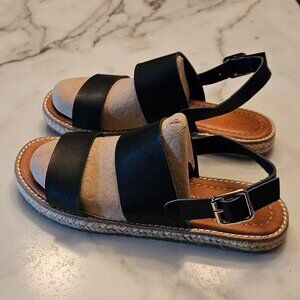 NWOT NEW Emmshu  Black flat  sandals